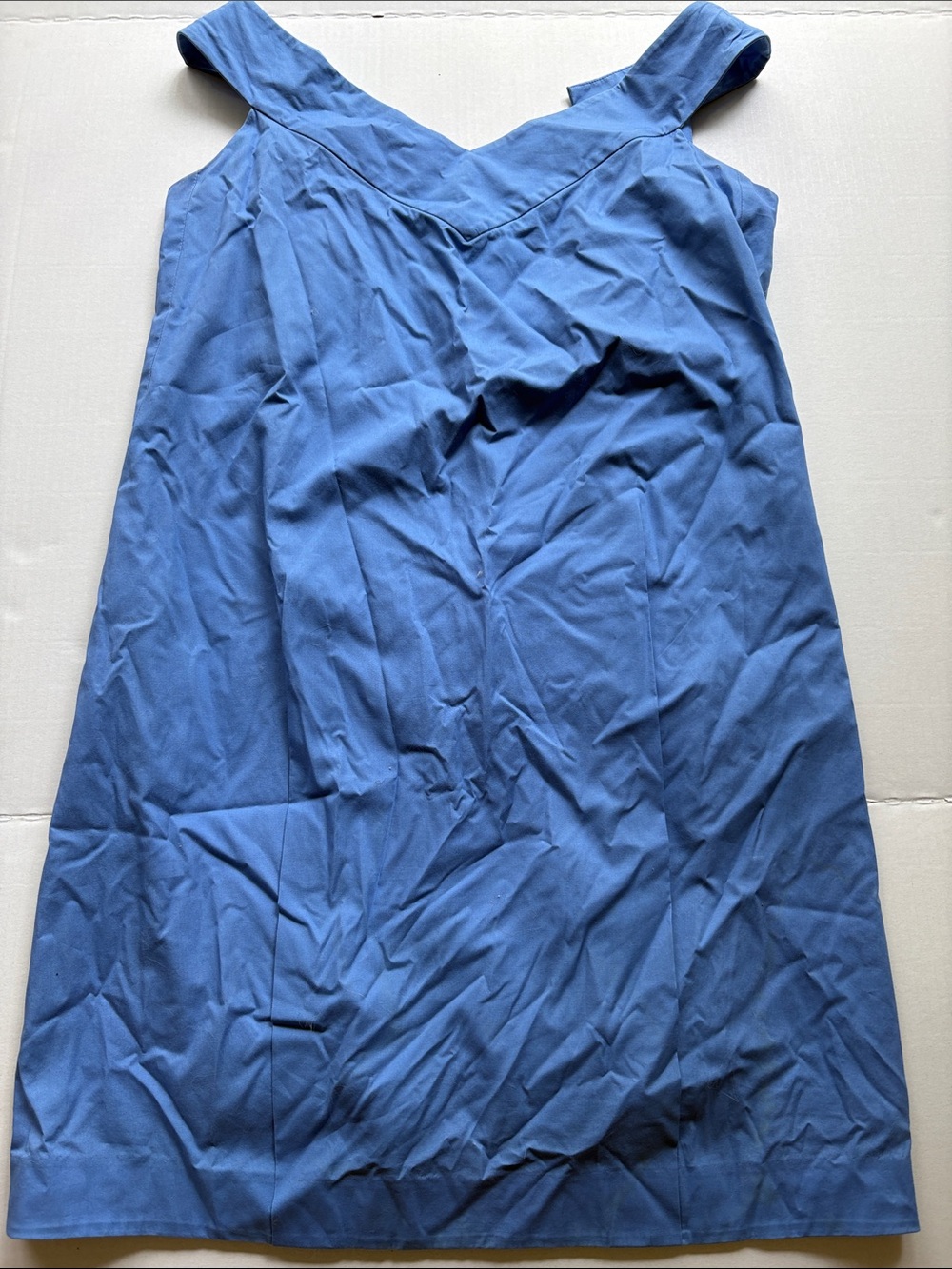 Sleek Blue V-Neck Sleeveless Shift Dress